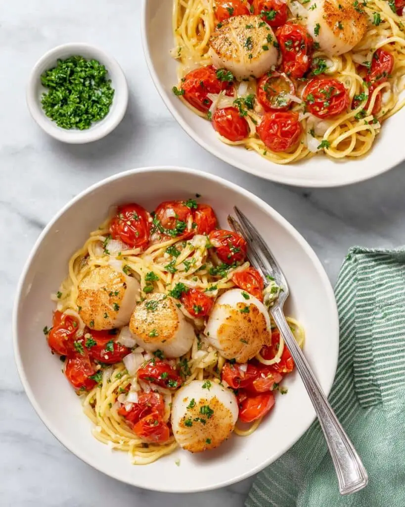 Scallop Pasta with Cherry Tomatoes and Garlic Recipe